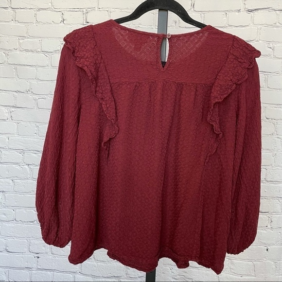 Universal Threads Maroon Ruffle 3/4 Sleeve Blouse - Picture 3 of 4